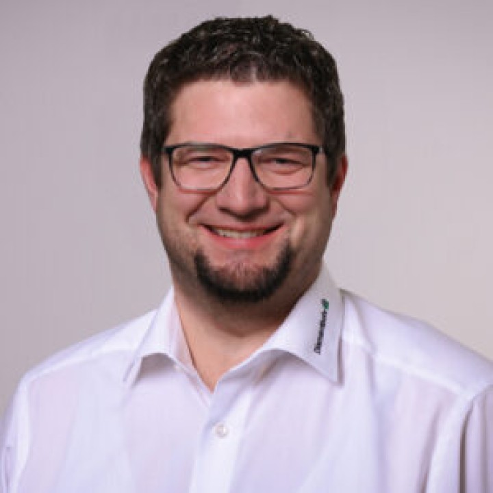 Philipp Glaus geschn. 560x560 1 300x300