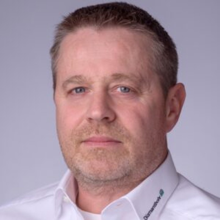 Sven Jung geschn 300x300